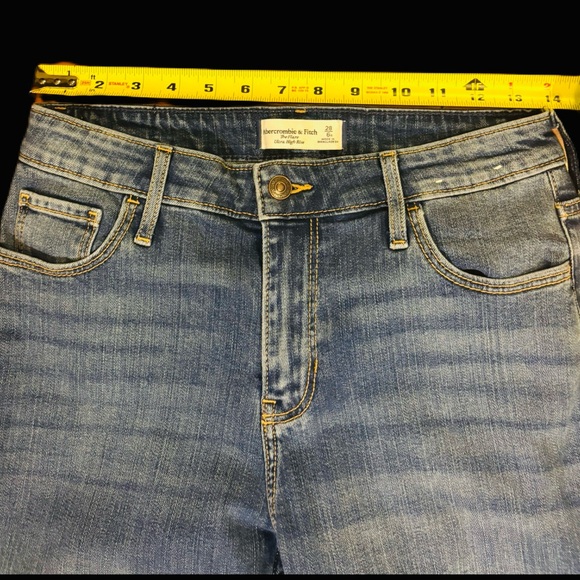 Abercrombie & Fitch The Flare Ultra High Rise Jeans Medium Wash NWOT Size 28/6 - Picture 5 of 8